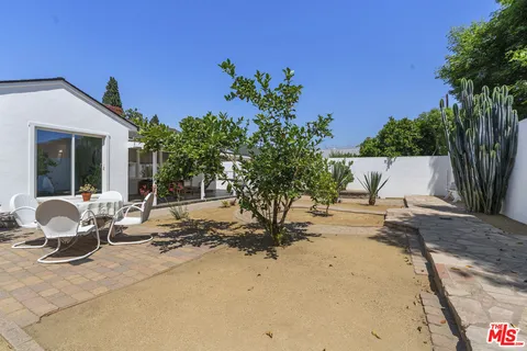 $899,000 | 13732 Wyandotte Street, Van Nuys, CA 91405