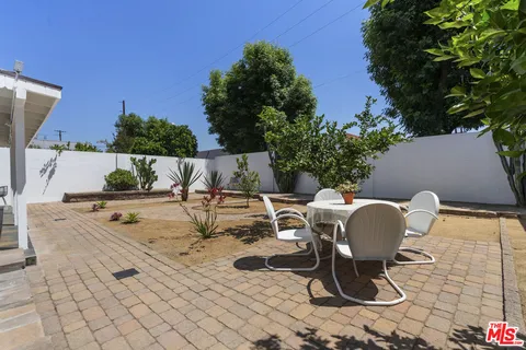$899,000 | 13732 Wyandotte Street, Van Nuys, CA 91405