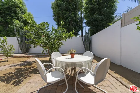 $899,000 | 13732 Wyandotte Street, Van Nuys, CA 91405