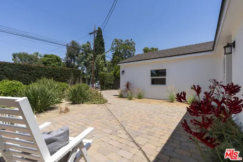 $899,000 | 13732 Wyandotte Street, Van Nuys, CA 91405