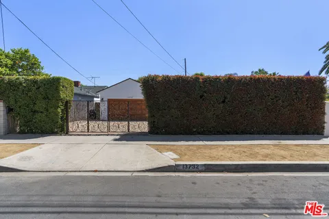 $899,000 | 13732 Wyandotte Street, Van Nuys, CA 91405