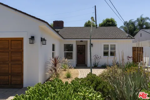 $899,000 | 13732 Wyandotte Street, Van Nuys, CA 91405