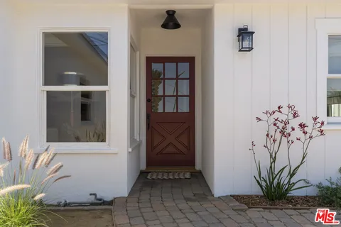 $899,000 | 13732 Wyandotte Street, Van Nuys, CA 91405