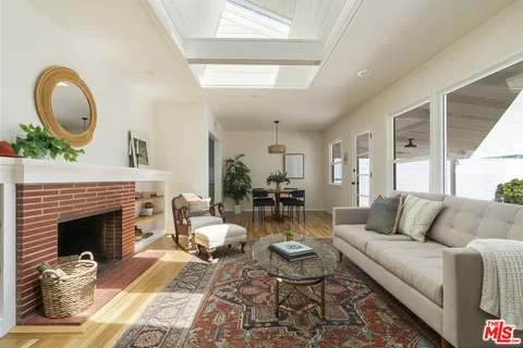 $899,000 | 13732 Wyandotte Street, Van Nuys, CA 91405