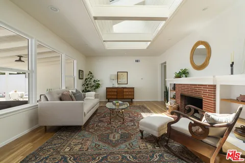 $899,000 | 13732 Wyandotte Street, Van Nuys, CA 91405