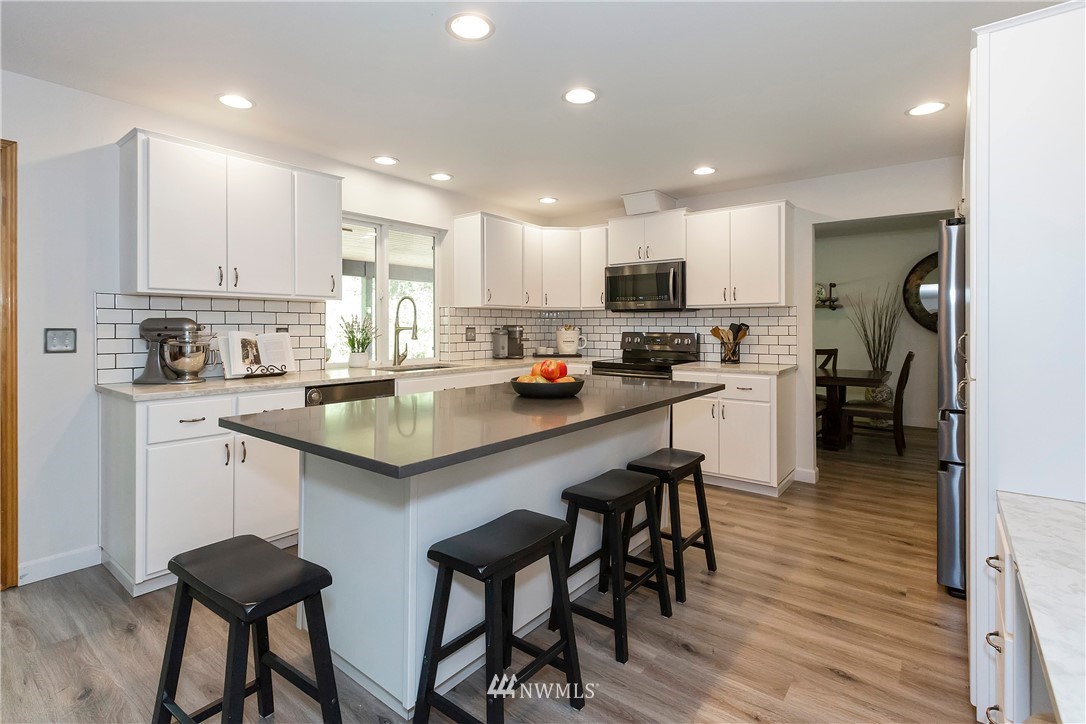 3841 Banner Road Southeast Port Orchard, WA 98366 - Photo 5 of 40 Gallery Image 5