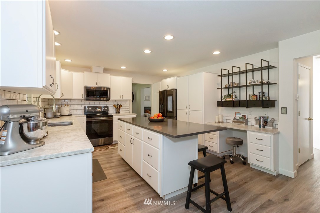 3841 Banner Road Southeast Port Orchard, WA 98366 - Photo 6 of 40 Gallery Image 6