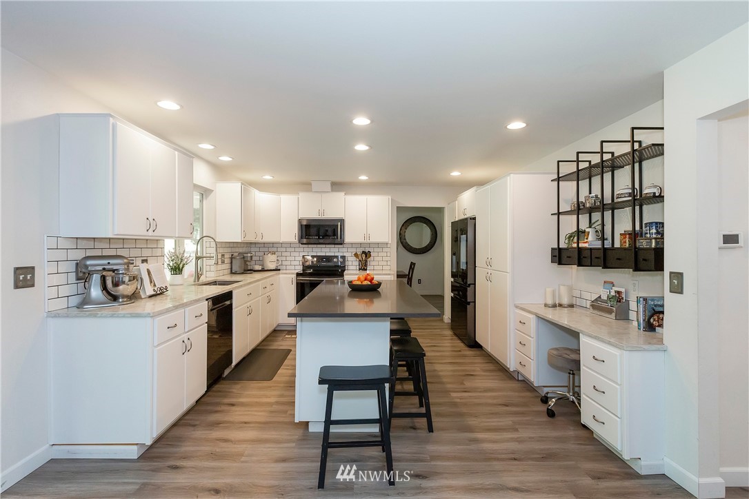3841 Banner Road Southeast Port Orchard, WA 98366 - Photo 9 of 40 Gallery Image 9