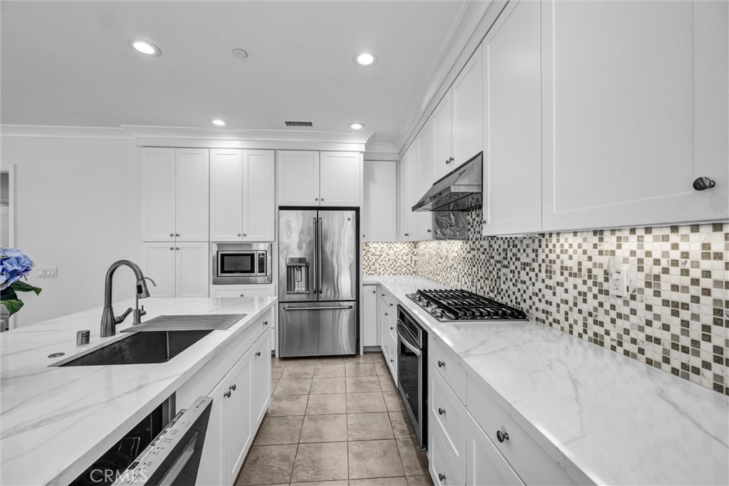 121 Rodeo Irvine, CA 92602 - Photo 13 of 34