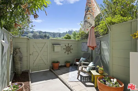 $637,500 | 5464 Village Green, Los Angeles, CA 90016