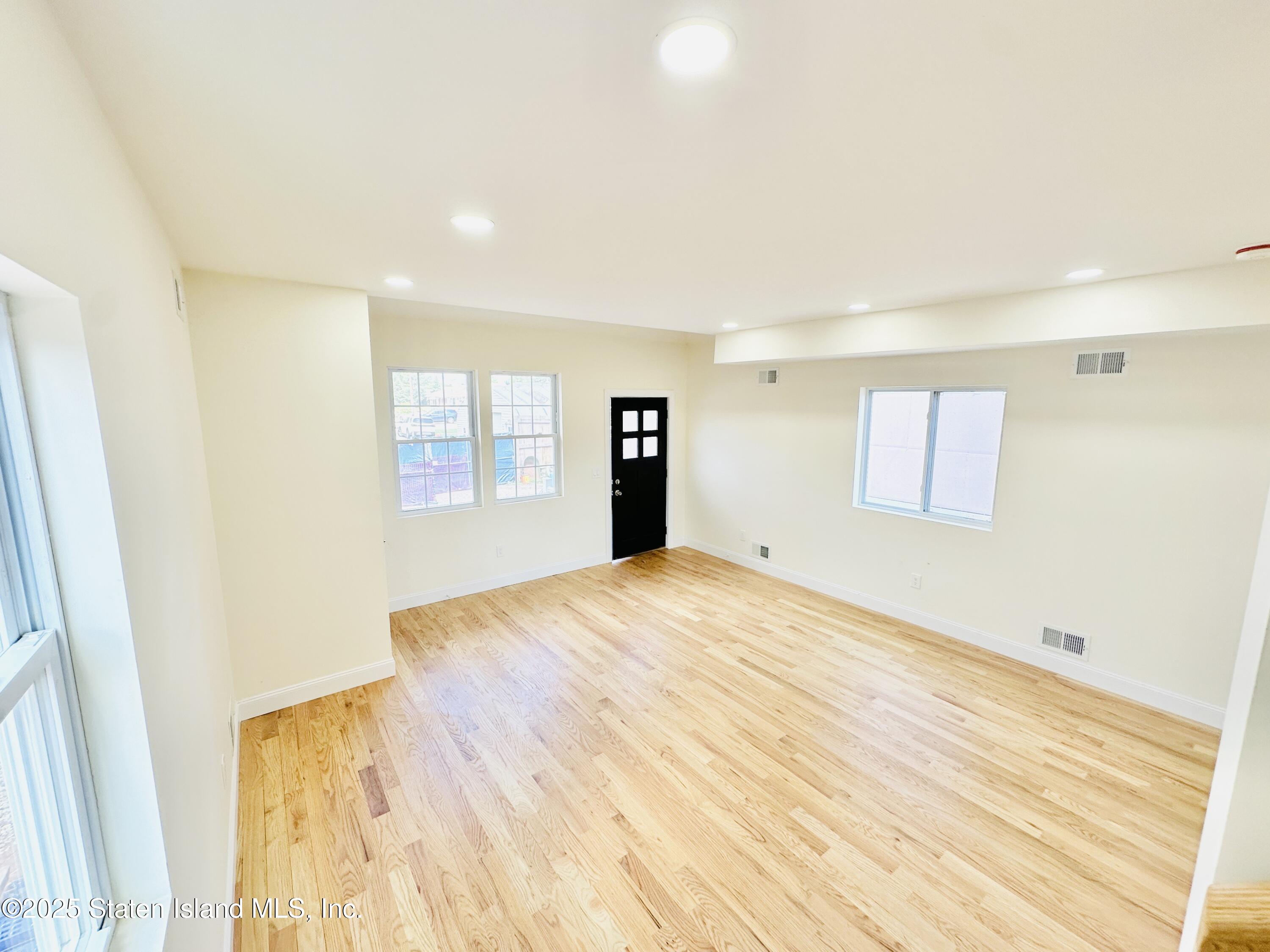 150 Riche Avenue Staten Island, NY 10314 - Photo 3 of 20 IMG_7592