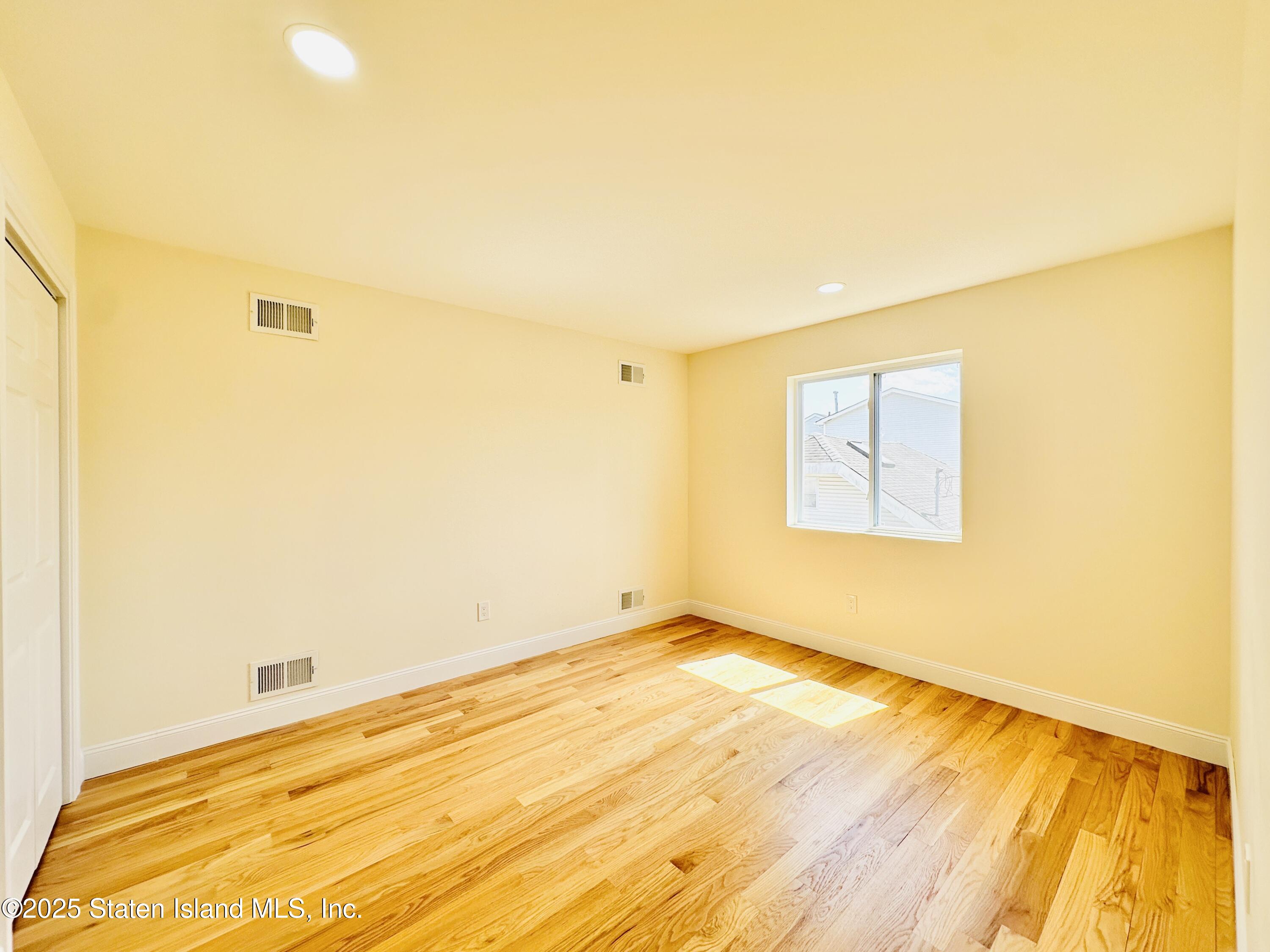 150 Riche Avenue Staten Island, NY 10314 - Photo 4 of 20 IMG_7591