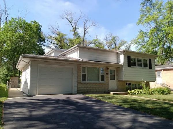 $3,650 | 319 Park Drive, Northbrook, IL 60062