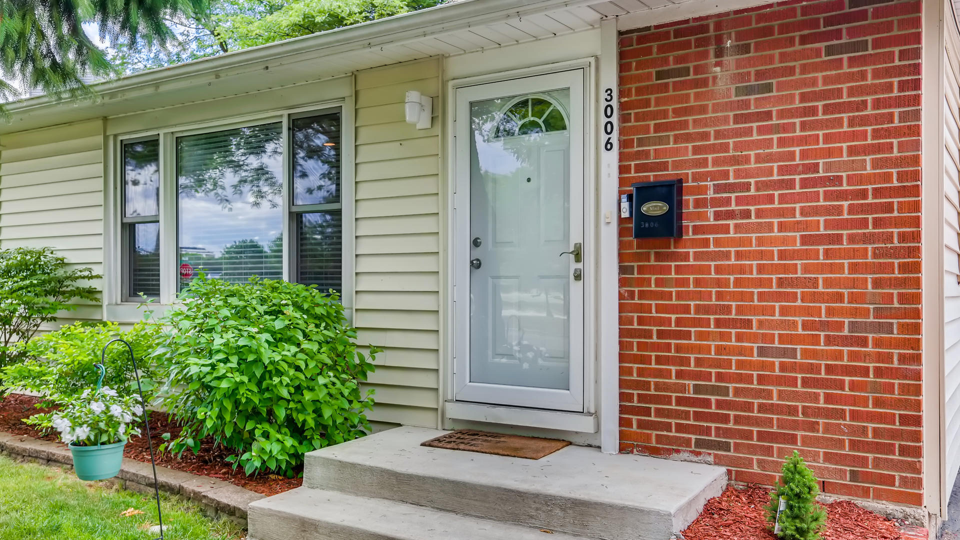 3006 Grouse Lane Rolling Meadows, IL 60008 - Photo 3 of 23