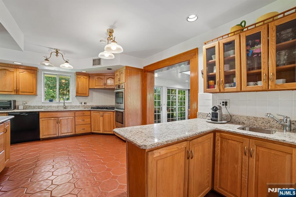 157 Sussex Road Tenafly, NJ 07670 - Photo 13 of 50