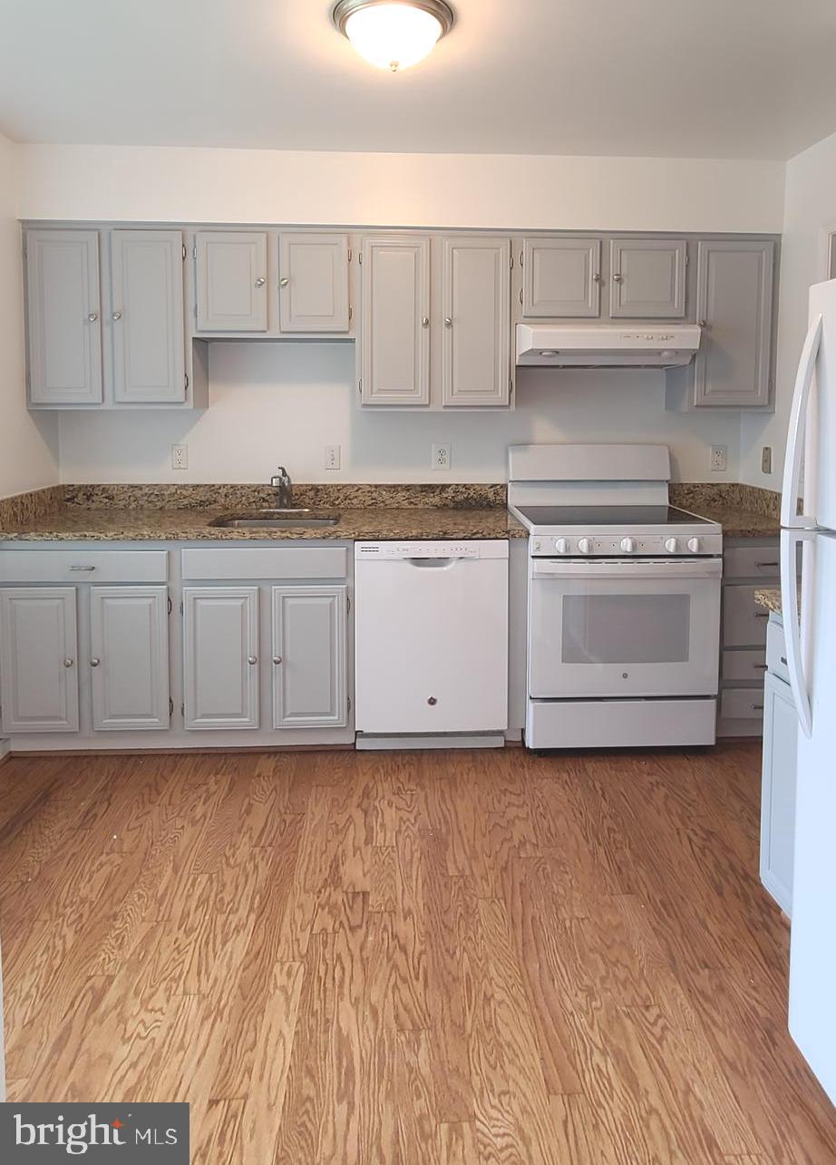 2907 Seminole Road Woodbridge, VA 22192 - Photo 4 of 21 a kitchen with granite countertop a sink and a stove top oven