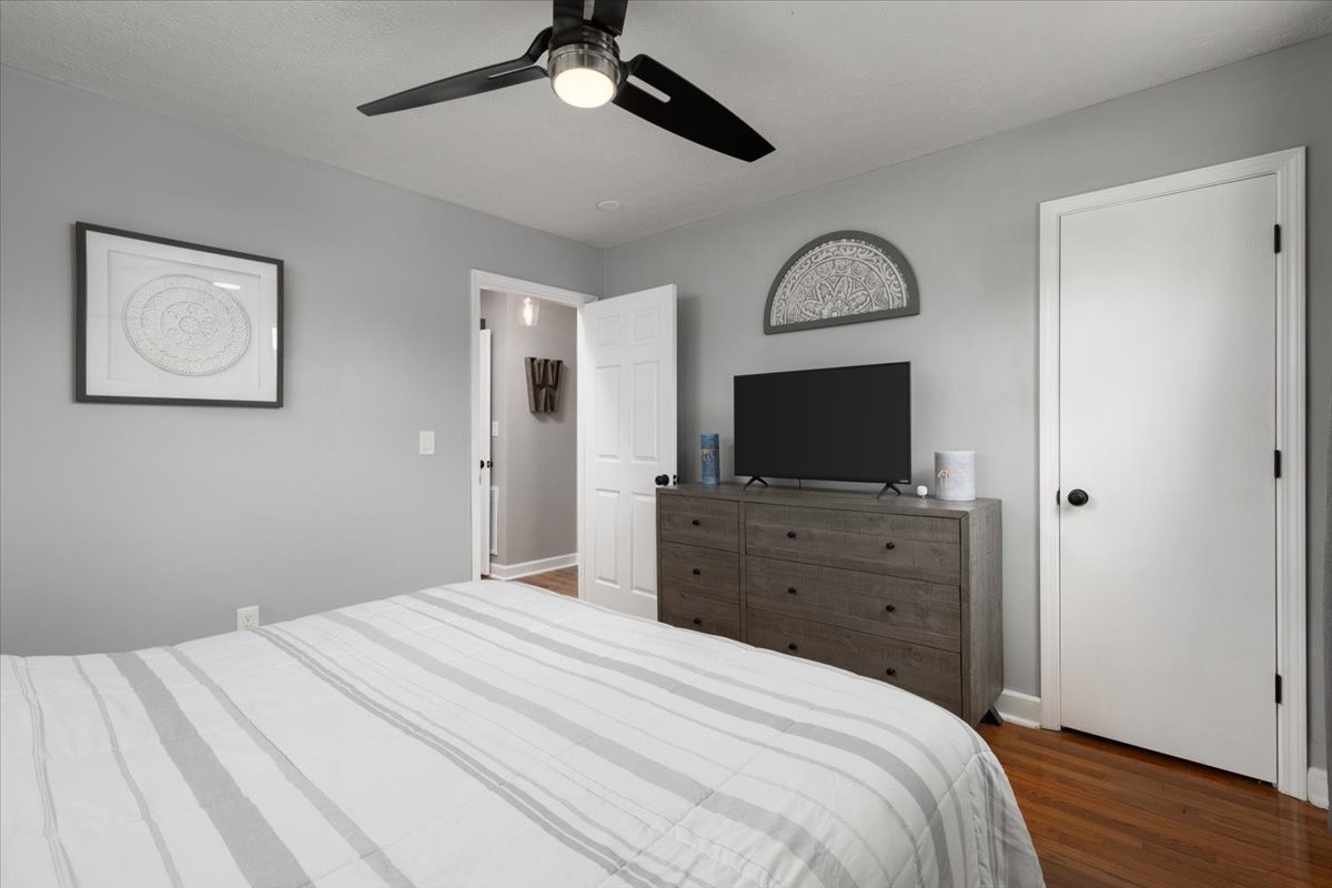 922 Potter Lane Nashville, TN 37206 - Photo 14 of 42 a bedroom with a bed and a flat screen tv