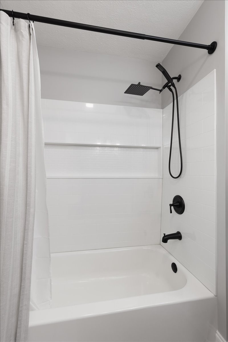 922 Potter Lane Nashville, TN 37206 - Photo 16 of 42 a bathroom with a shower and a bath tub