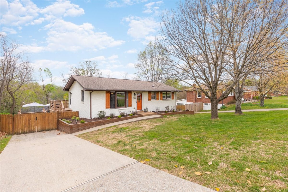 922 Potter Lane Nashville, TN 37206 - Photo 2 of 42 a front view of a house with a yard