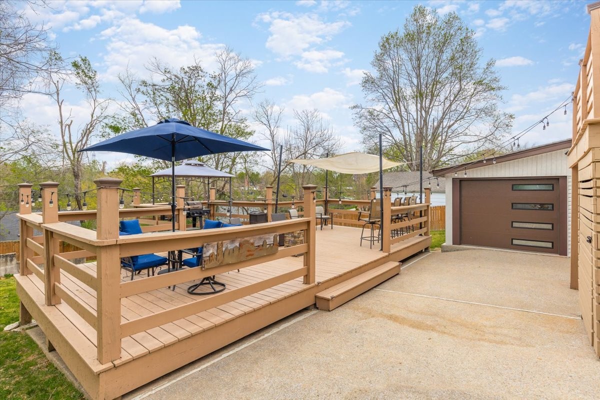 922 Potter Lane Nashville, TN 37206 - Photo 32 of 42 a view of a terrace with a barbeque