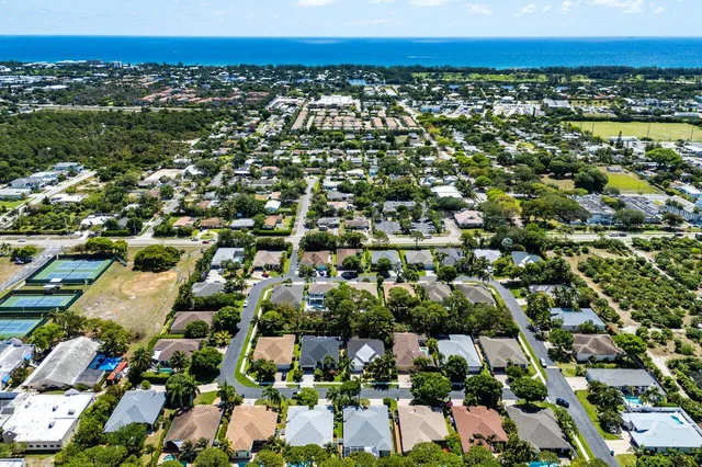 $990,000 | 54 Lake Eden Drive, Boynton Beach, FL 33435