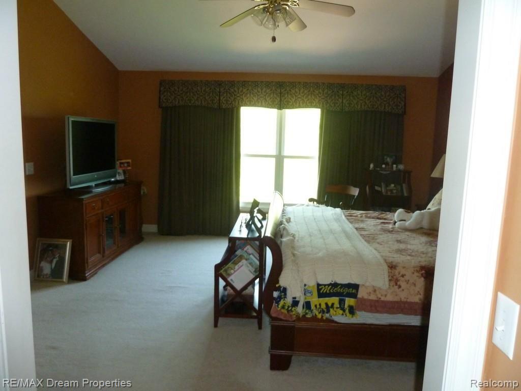47890 Gladstone Road Canton, MI 48188 - Photo 20 of 45 MASTER BEDROOM 2.jpg