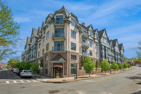 $995,000 | 55 1st Street, Unit 414, Pelham, NY 10803