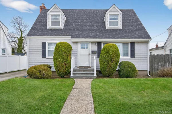 $710,000 | 23 South Elm Street, Hicksville, NY 11801