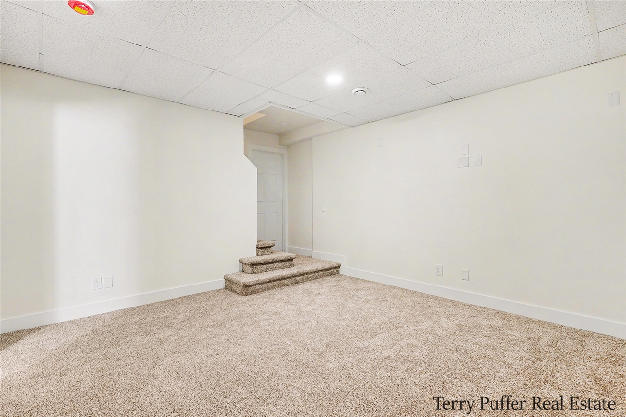 351 North Hilton Park Road Muskegon, MI 49442 - Photo 24 of 38
