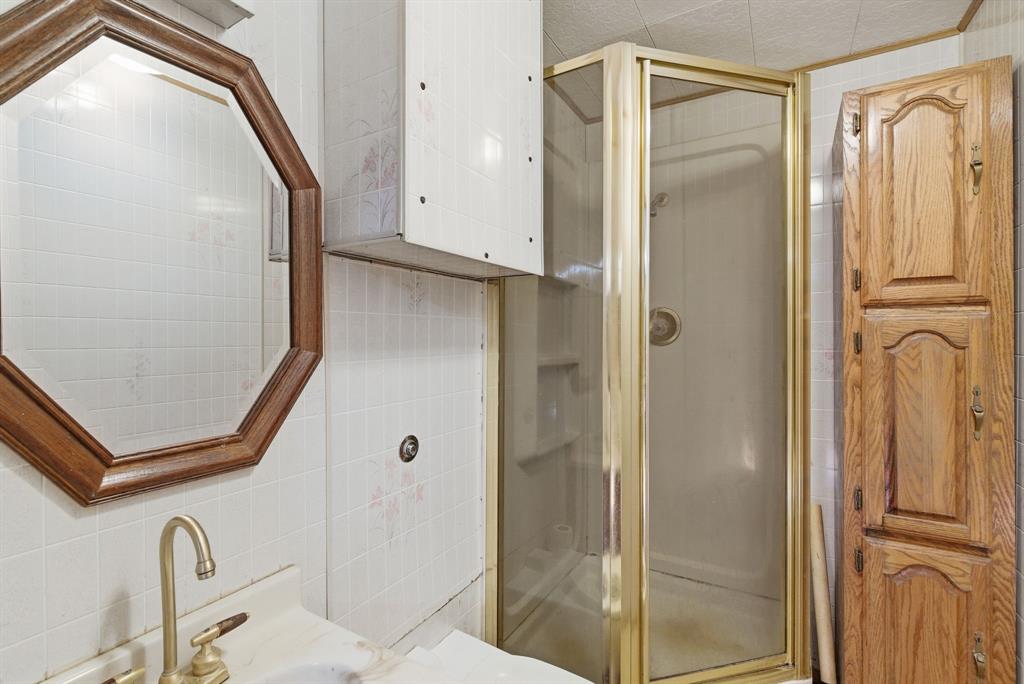 917 Carpenter Street Azle, TX 76020 - Photo 31 of 40 a bathroom with a shower and mirror