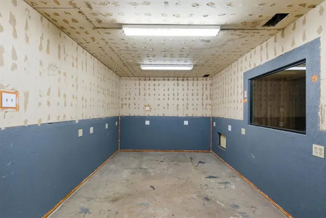 $220,000 | 917 Carpenter Street, Azle, TX 76020