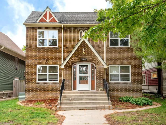 $1,370,000 | 1926 Grand Avenue, St. Paul, MN 55105
