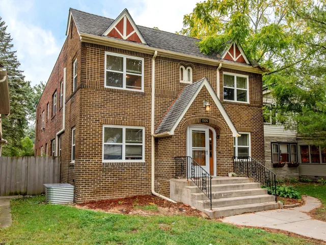$1,370,000 | 1926 Grand Avenue, St. Paul, MN 55105