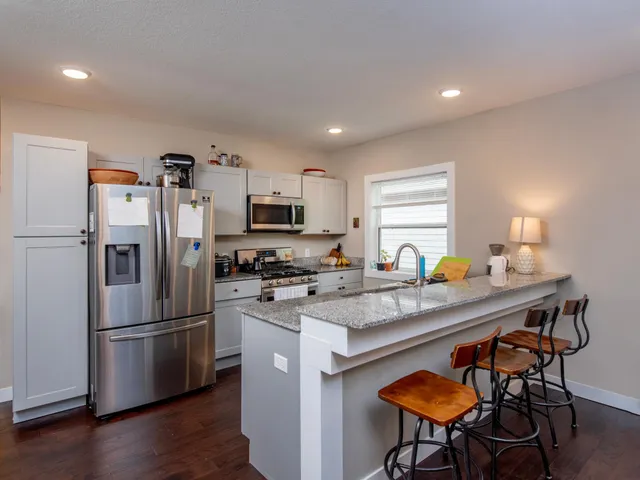 $1,370,000 | 1926 Grand Avenue, St. Paul, MN 55105