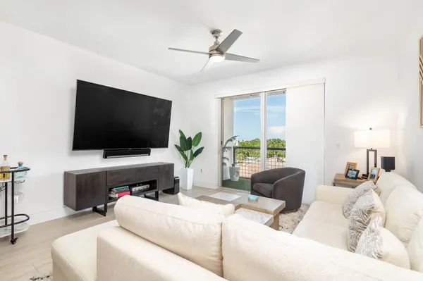 $6,850 | 236 Southeast 5th Avenue, Unit 301, Delray Beach, FL 33483