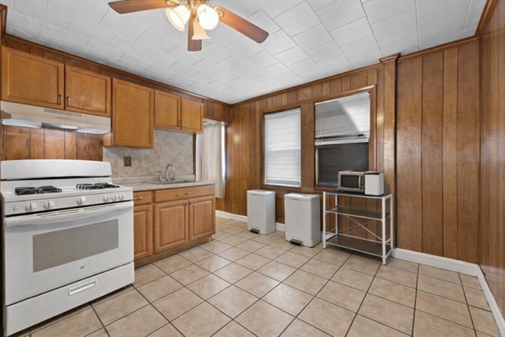 19 Heath Street Everett, MA 02149 - Photo 11 of 13