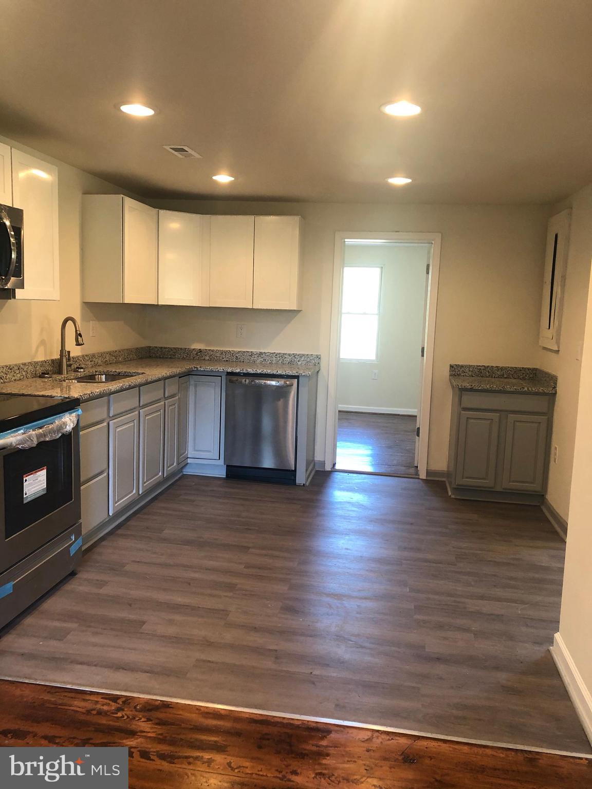 15168 Jefferies Mill Road Culpeper, VA 22701 - Photo 8 of 32 New flooring in kitchen