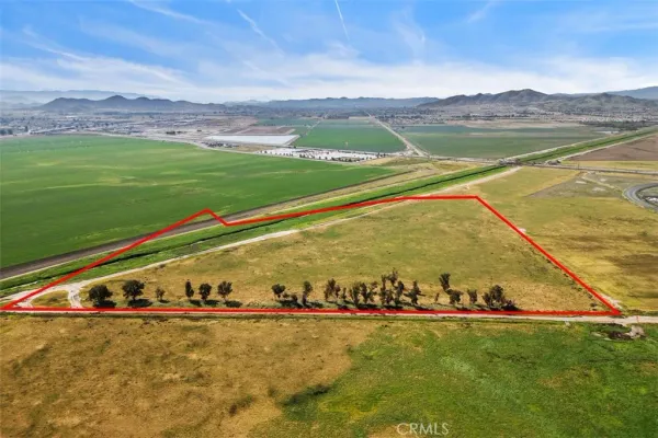 a view of a tennis court