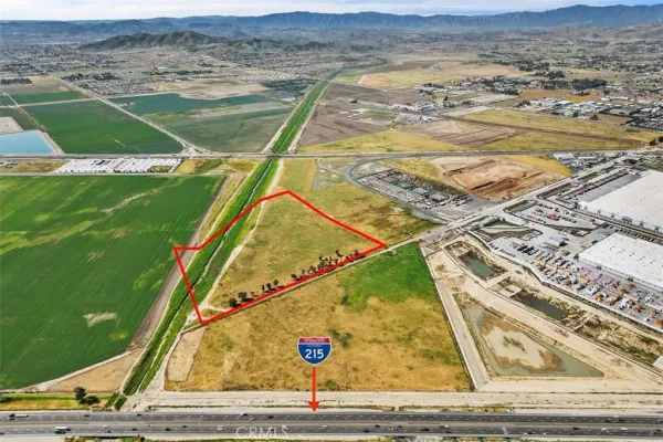 a view of a tennis court