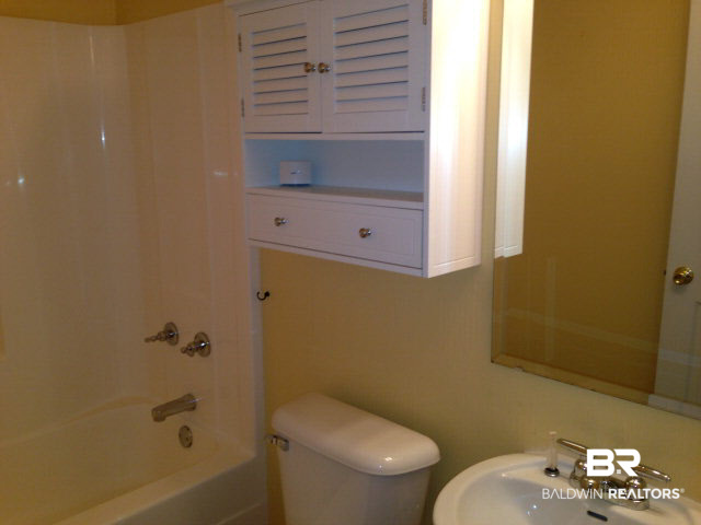 121 Macy Place Mobile, AL 36604 - Photo 5 of 9 Bathroom
