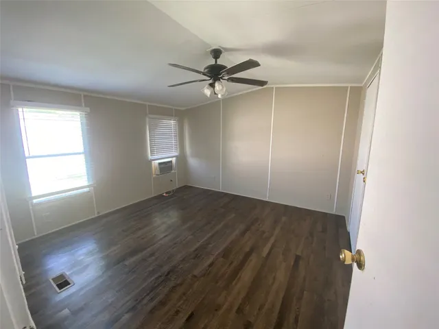 $1,350 | 2021 North Battlebell Road, Unit 28, Highlands, TX 77562