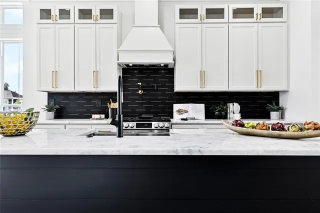 $329,999 | 108 Jaguar Drive, Arabi, LA 70032