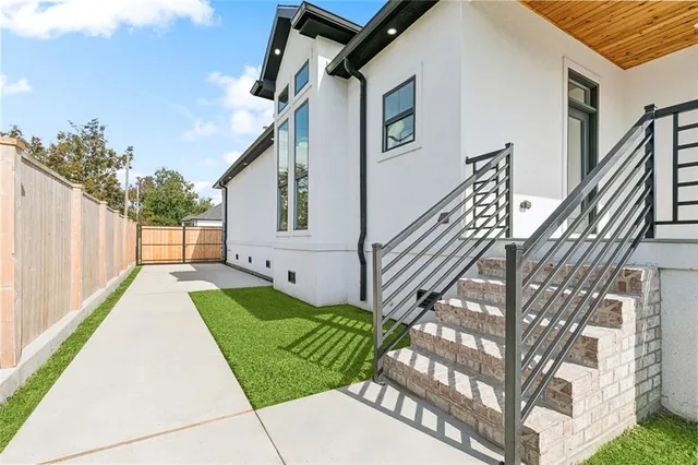 $329,999 | 108 Jaguar Drive, Arabi, LA 70032