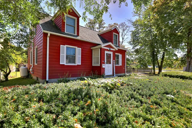 $370,000 | 32 Roberts Street, Seymour, CT 06483