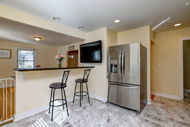 $370,000 | 32 Roberts Street, Seymour, CT 06483