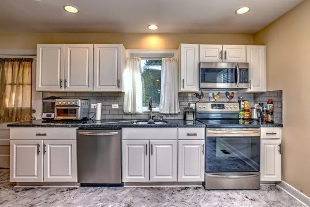 $370,000 | 32 Roberts Street, Seymour, CT 06483