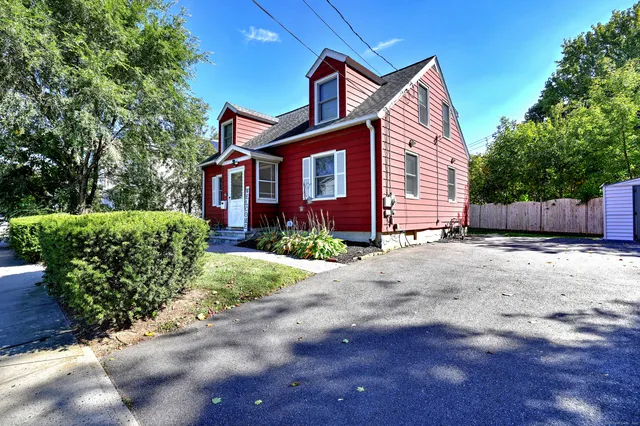 $370,000 | 32 Roberts Street, Seymour, CT 06483