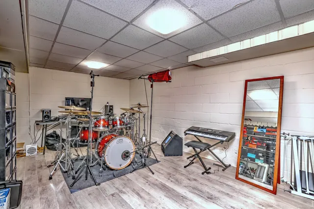 $370,000 | 32 Roberts Street, Seymour, CT 06483