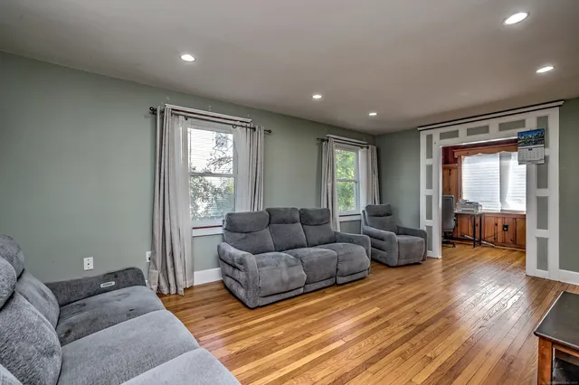 $370,000 | 32 Roberts Street, Seymour, CT 06483