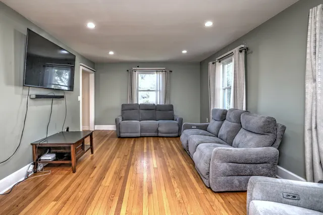 $370,000 | 32 Roberts Street, Seymour, CT 06483